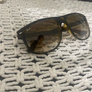 Women’s rayban polarized sunglasses